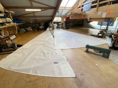 Voile laminée hybride de croisière conçue pour allier performance, durabilité et confort de navigation